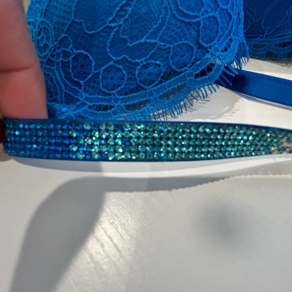 Victoria's Secret BOMBSHELL plunge, rhinestone shine straps, Pushup Bra NWOT - Picture 2 of 7